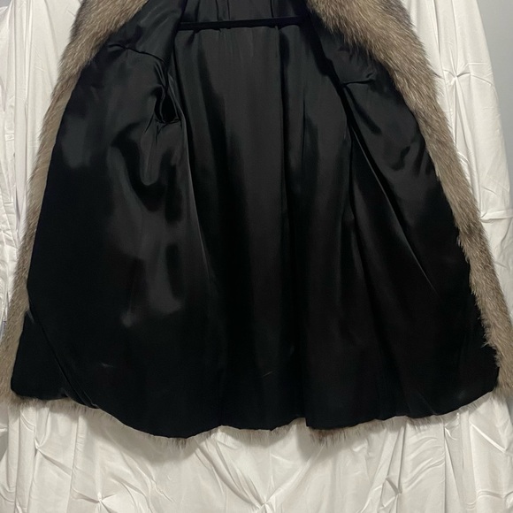 Raccoon Stroller with Scalloped BL. Frost Fox fur coat - Picture 4 of 6